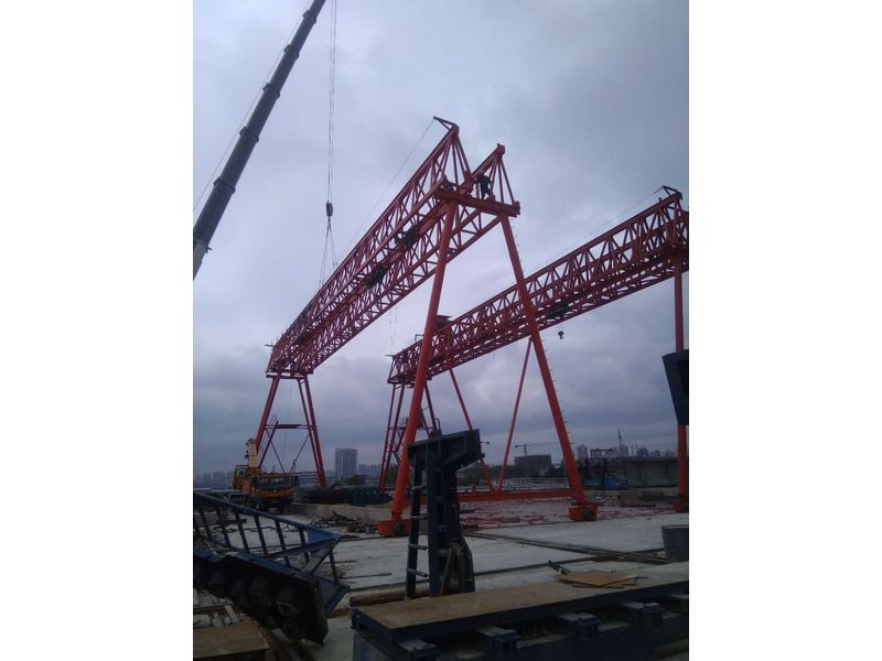 安徽明光至巢湖高速公路滁州段MC-LJ04標(biāo)，采購高遠(yuǎn)重型MG8010t-32m-9m龍門吊二臺、MH10t-32m-9龍門吊三臺生產(chǎn)中