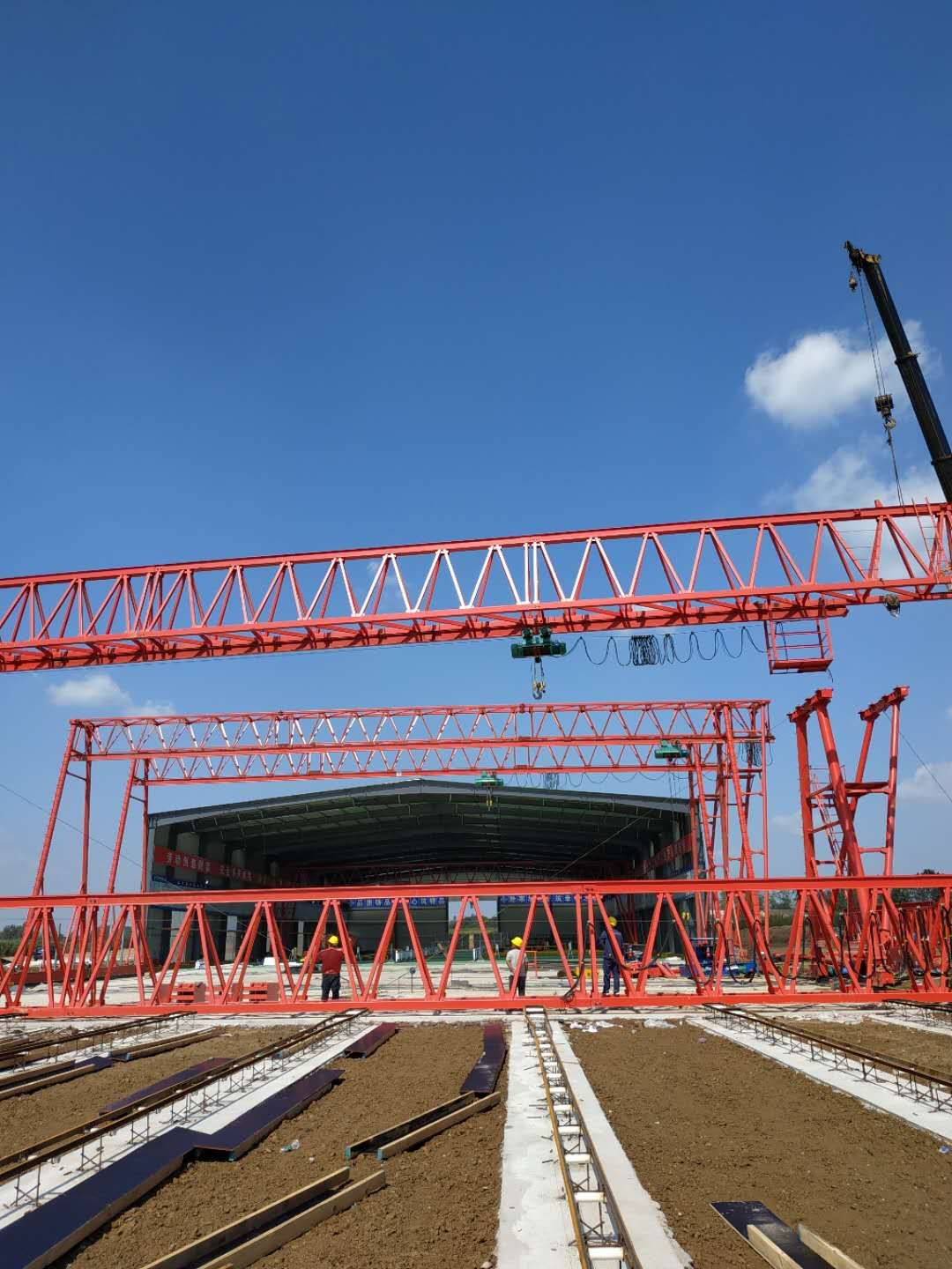 上海普都建筑勞務(wù)有限公司安徽滁州定遠(yuǎn)縣中交華南公司明巢高速4標(biāo)MG8010T-32M-9M龍門吊二臺(tái)，MH10T-32M-9M龍門吊三臺(tái)