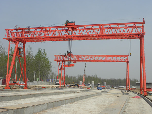 低價轉(zhuǎn)讓二手龍門吊在裝卸時應(yīng)當(dāng)注意哪些事項(xiàng)？