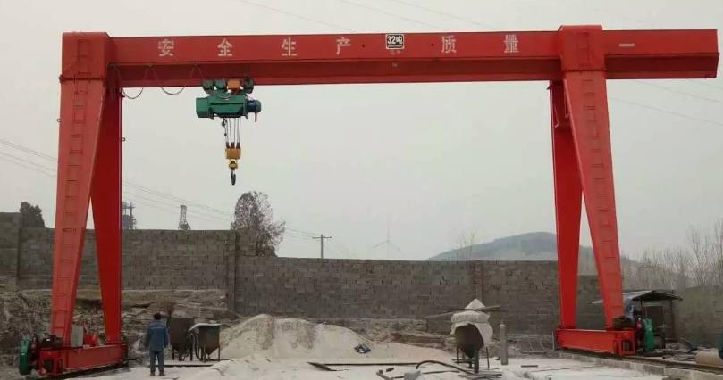 安裝門式起重機(jī)時(shí)，我們?cè)撊绾握艺?></div>                   <div   id=