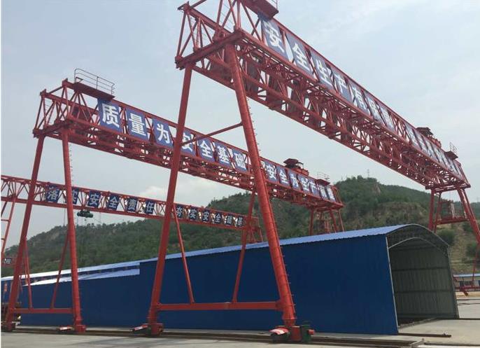 路橋門式起重機的運行速度和哪些因素有關?