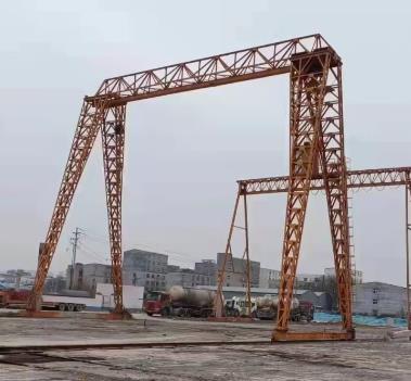 挑選MHGY10噸上包下花葫蘆龍門(mén)吊的時(shí)候應(yīng)該注意什么？怎么選擇龍門(mén)吊