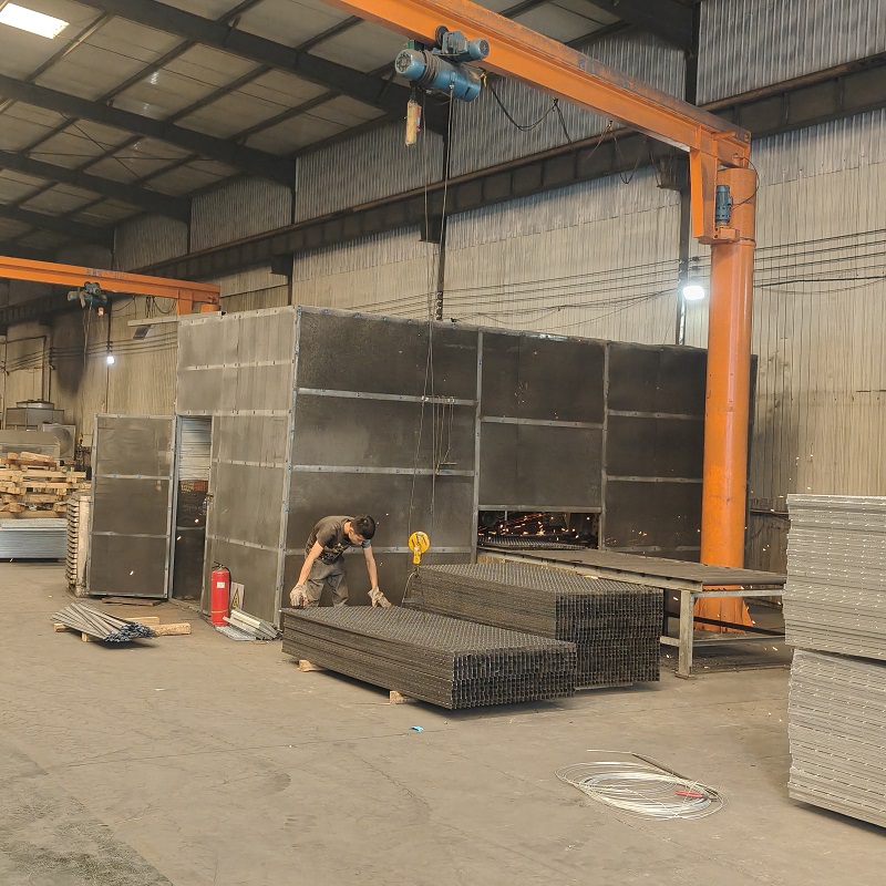 鋼格板鋼格柵板行業(yè)的產(chǎn)業(yè)鏈：誰(shuí)在推動(dòng)市場(chǎng)的發(fā)展