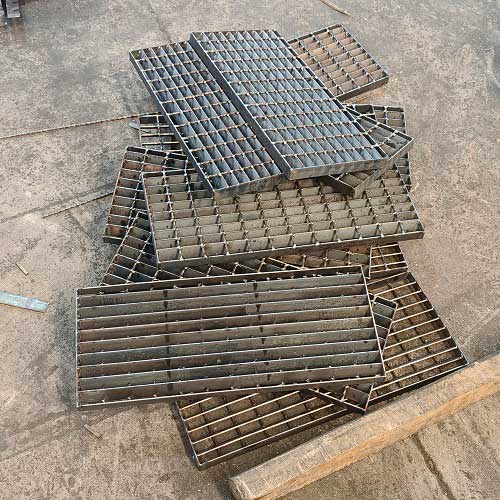 鋼梯樓梯踏步板鋼格板的獨(dú)特設(shè)計(jì)和應(yīng)用