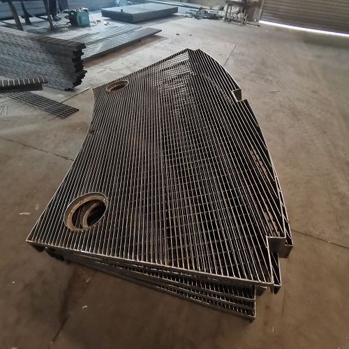 異型通風(fēng)污水處理廠平臺鋼格柵鋼格板：負(fù)載能力與安全解析