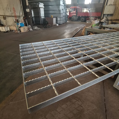 煤礦用鍍鋅鋼格柵鋼格板的性?xún)r(jià)比