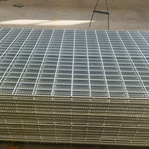 鍍鋅平臺(tái)鋼格板的性能分析