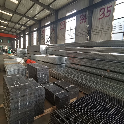 鋼格柵板提升港口運(yùn)輸通行性與安全性