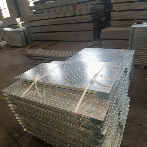 橋梁檢修通道鋼格板：如何兼顧輕量化與高強度？