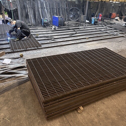 別再被忽悠了，鋼格柵板選錯(cuò)損失遠(yuǎn)比你想象的大