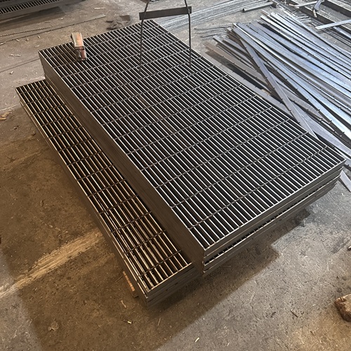 鋼格板材質(zhì)選錯(cuò)易開(kāi)裂！2025選型避雷指南